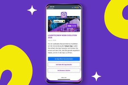 LEARNTEC Menschen in der Messehalle