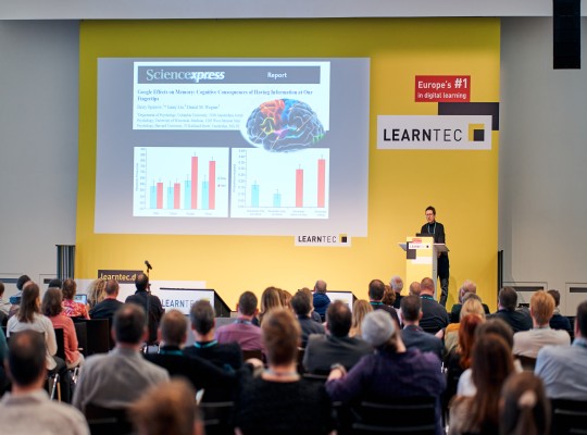 Vortrag im Konferenzsaal des Kongresses