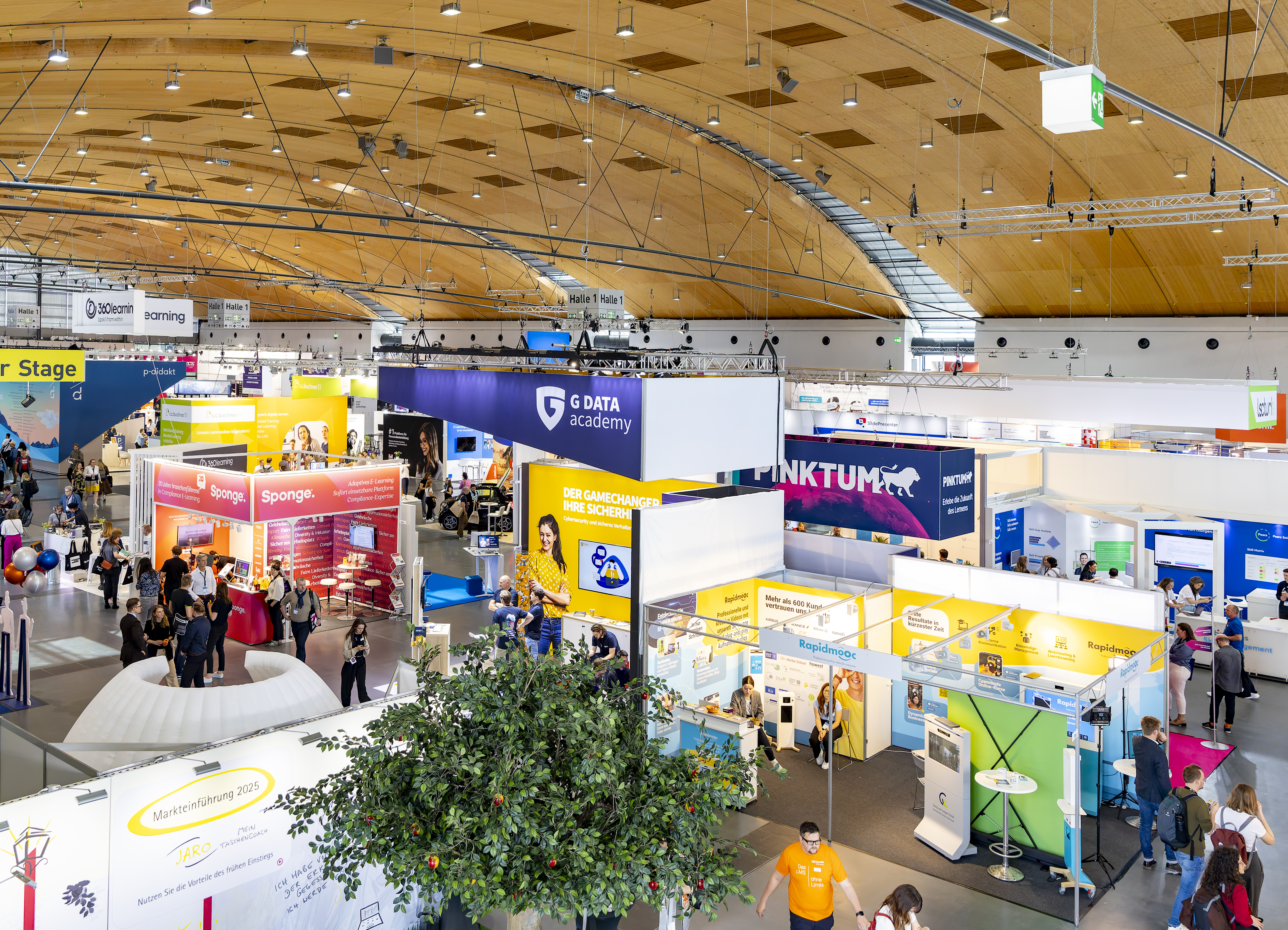 View into the exhibition hall 