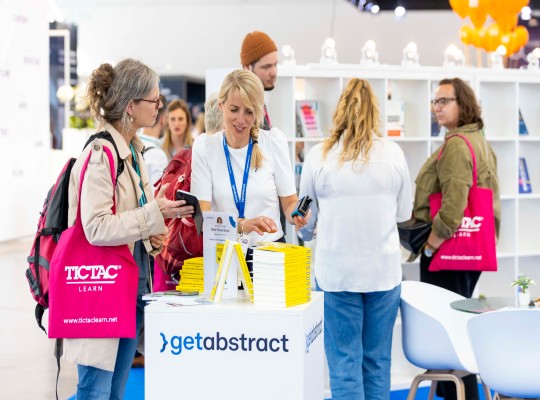 Austausch und Beratung am Messestand